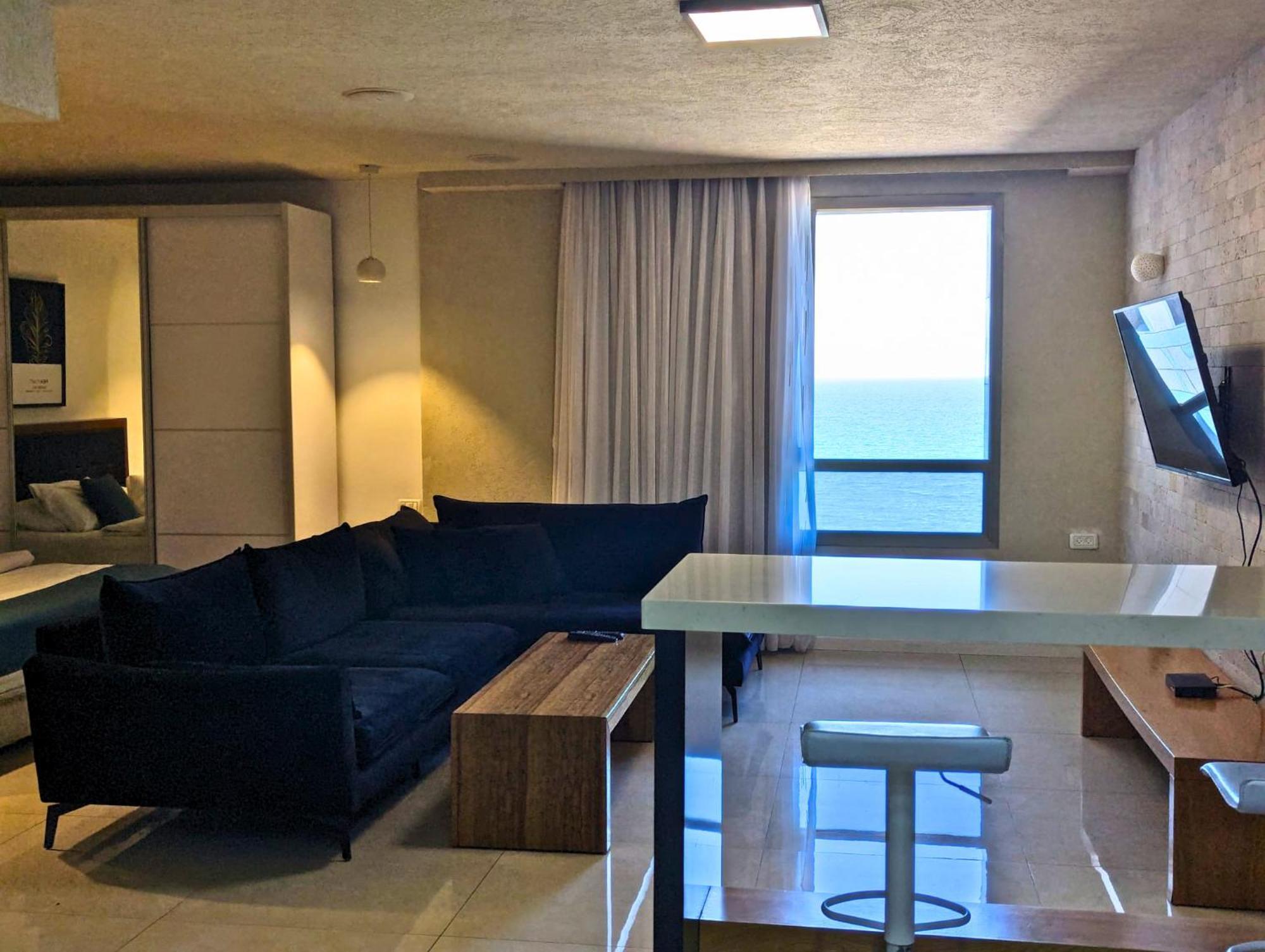 Almog Beach Apt Hotel מלון דירות אלמוג ביץ' Haifa Exterior photo