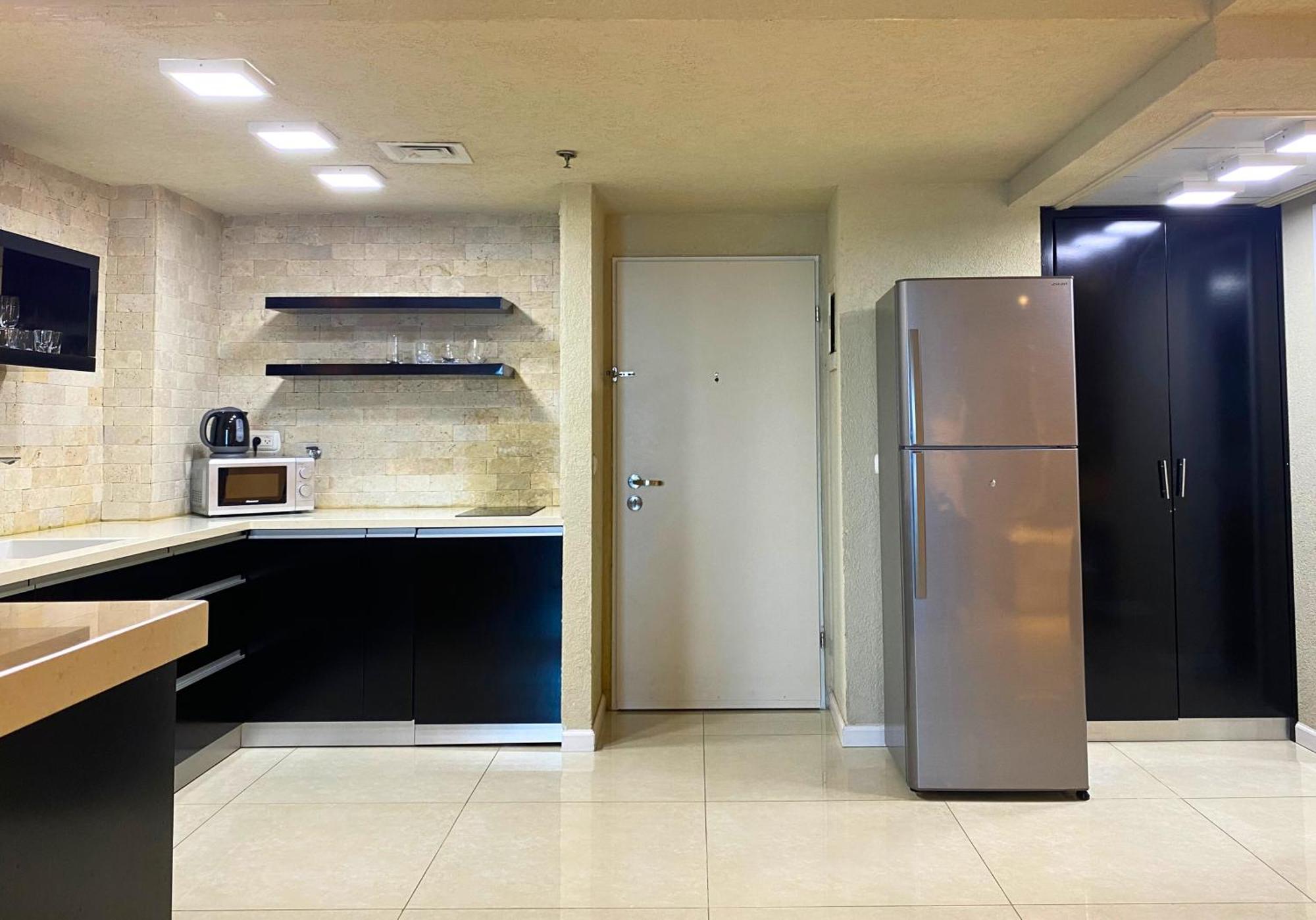 Almog Beach Apt Hotel מלון דירות אלמוג ביץ' Haifa Exterior photo